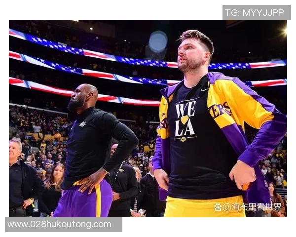 湖人对阵火箭第四场激战回顾球星表现与战术分析全景呈现